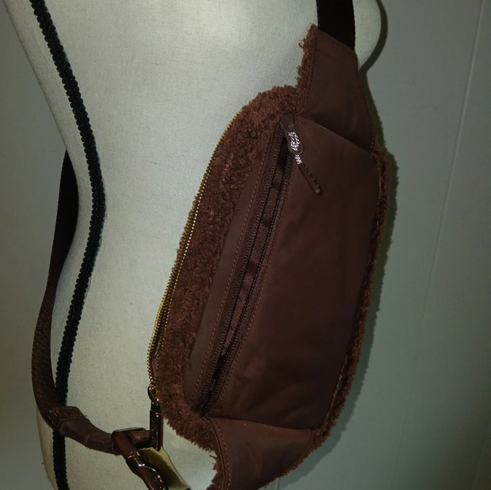 Lululemon Athletica Brown Fleece Fanny Pack Crossbody Bag Purse L2 Large - Picture 6 of 9